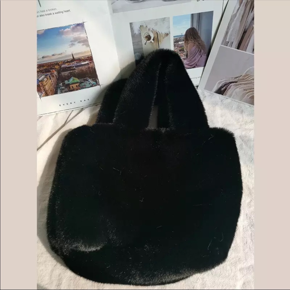 New black faux fur hand bag